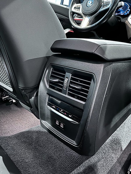 BMW 330e 18 of 20