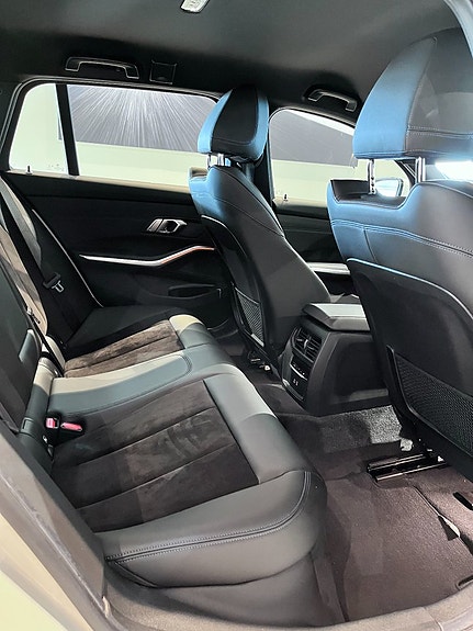 BMW 330e 17 of 20