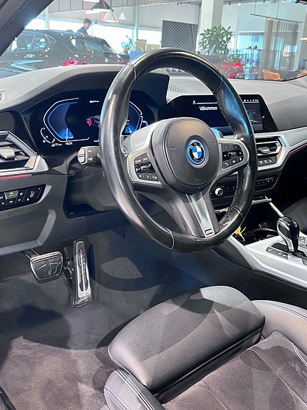 BMW 330e 8 of 20