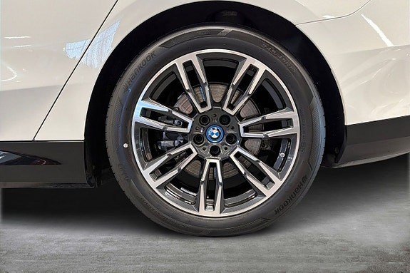 BMW i5 15 of 18