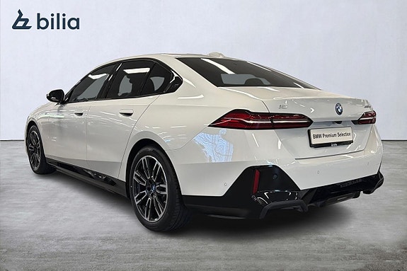 BMW i5 2 of 18