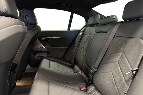 BMW i5 11 of 18