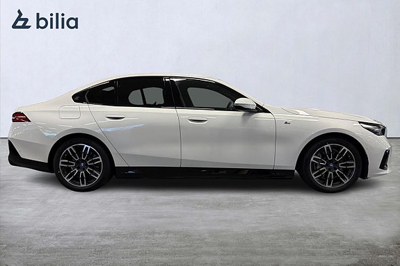 BMW i5 16 of 18