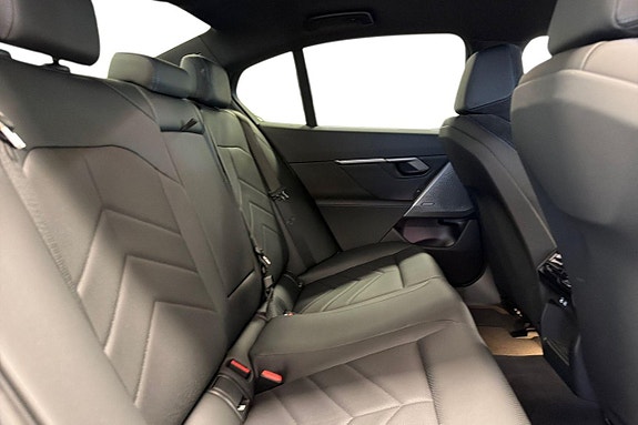 BMW i5 7 of 18