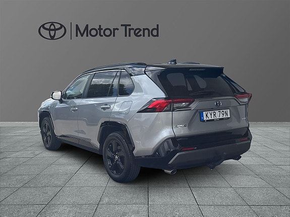 Toyota RAV4 3 of 15