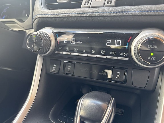 Toyota RAV4 15 of 15