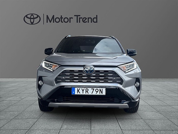 Toyota RAV4 6 of 15