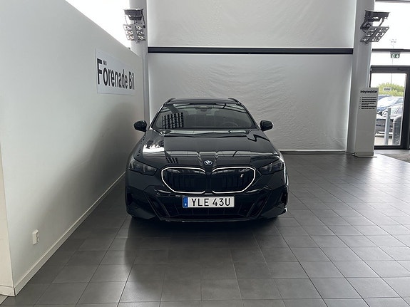 BMW i5 2 of 17