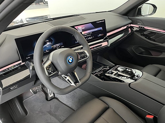 BMW i5 6 of 17
