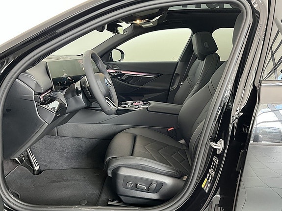 BMW i5 5 of 17