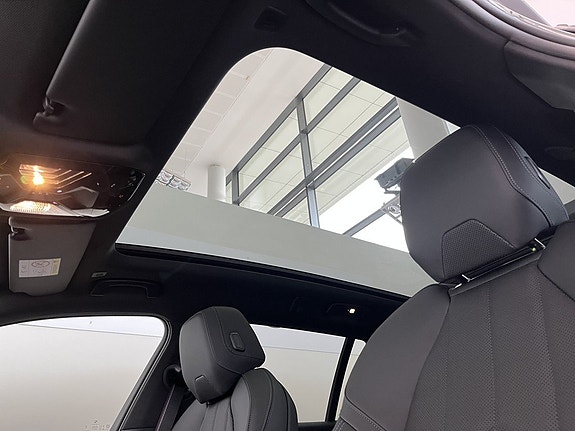 BMW i5 10 of 17