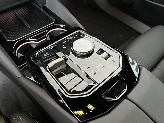 BMW i5 9 of 17