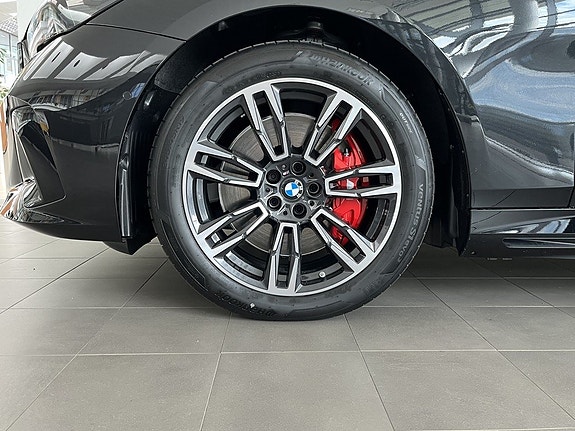 BMW i5 4 of 17