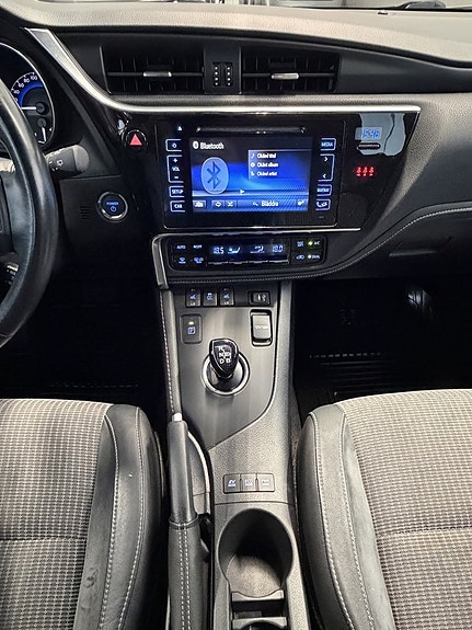 Toyota Auris 14 of 23