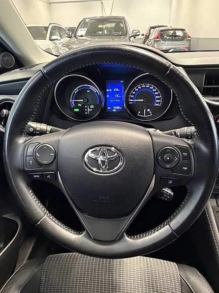 Toyota Auris 12 of 23