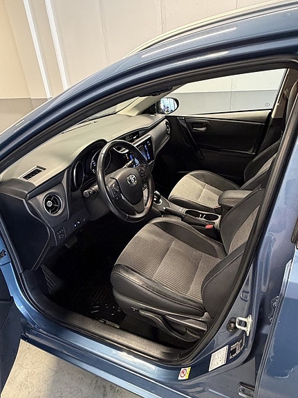 Toyota Auris 9 of 23