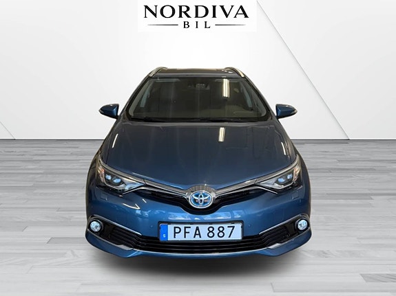 Toyota Auris 2 of 23