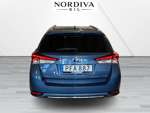 Toyota Auris 6 of 23