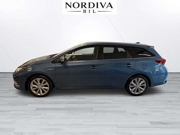 Toyota Auris 5 of 23