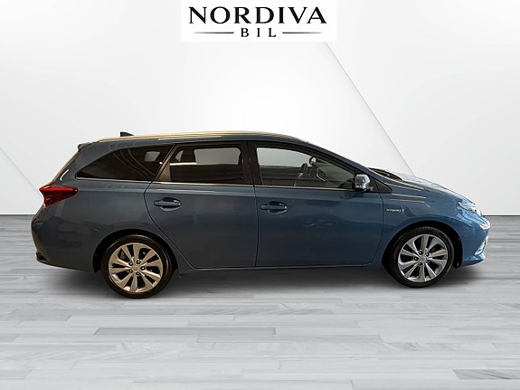 Toyota Auris 4 of 23