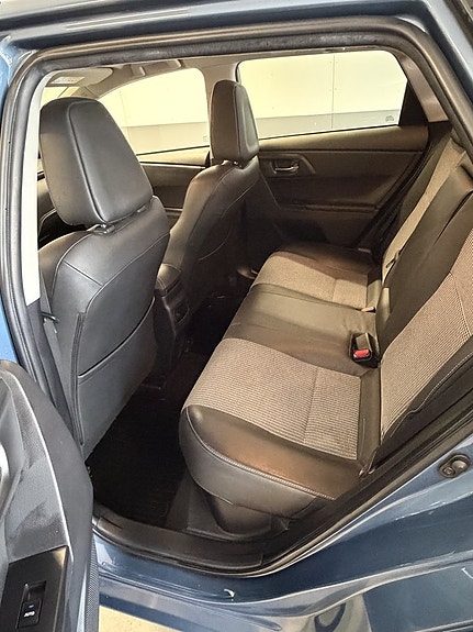 Toyota Auris 10 of 23