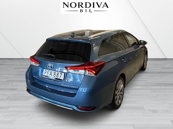 Toyota Auris 7 of 23