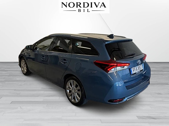 Toyota Auris 8 of 23