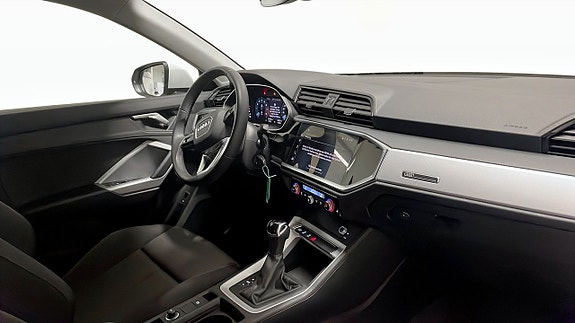 Audi Q3 11 of 13