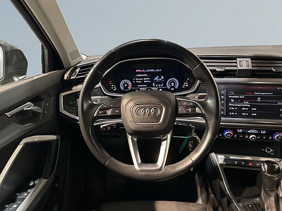 Audi Q3 9 of 20