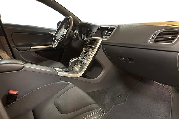 Volvo V60 10 of 14