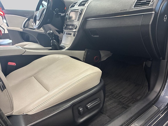 Toyota Avensis 28 of 29