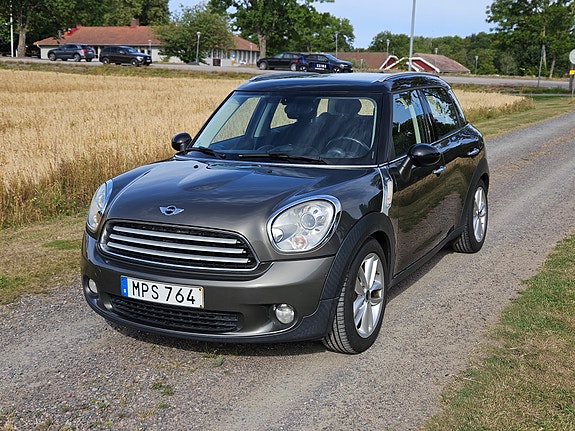 MINI Countryman Cooper D 2 of 13