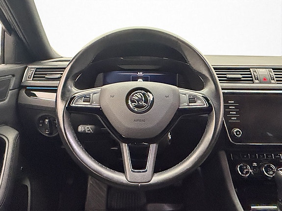 Skoda Superb 16 of 30