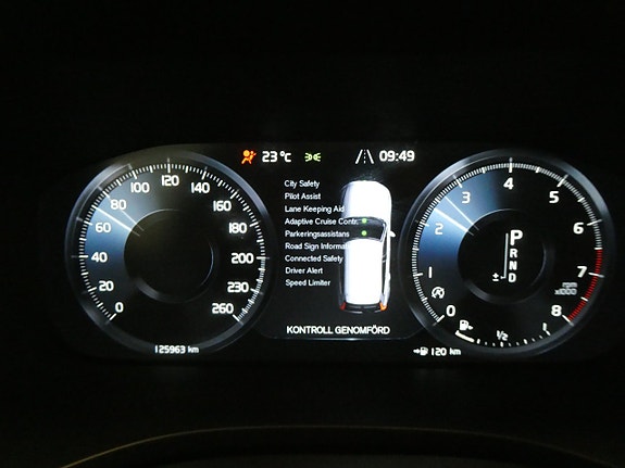 Volvo XC60 13 of 19