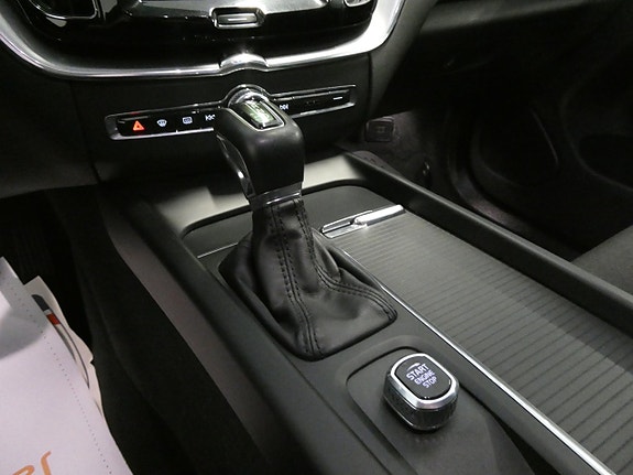 Volvo XC60 14 of 19