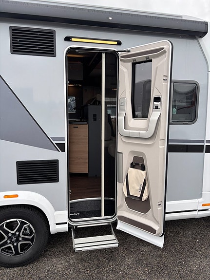 Knaus L!VE WAVE PLATINUM SELECTION 650 MF Franskbädd - Taksäng - Automat - Smidig&Rymlig - 6.94m 8 of 21