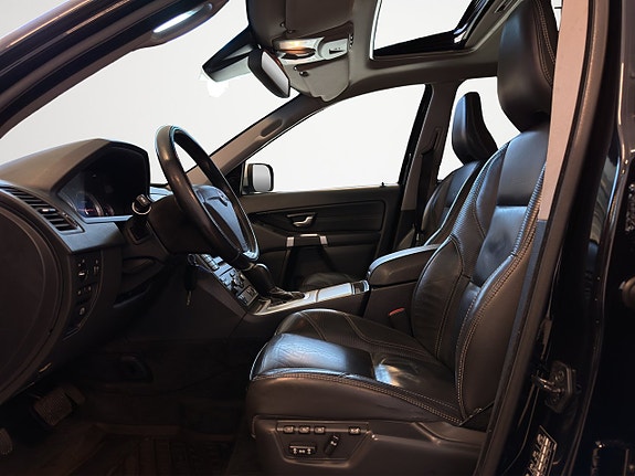 Volvo XC90 10 of 27