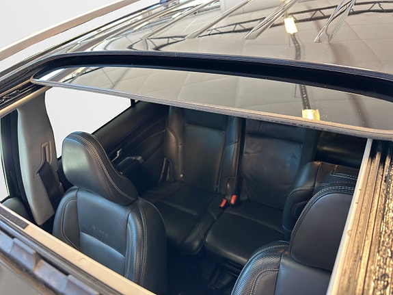 Volvo XC90 2 of 27