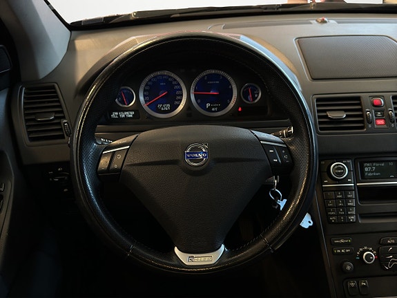 Volvo XC90 16 of 27