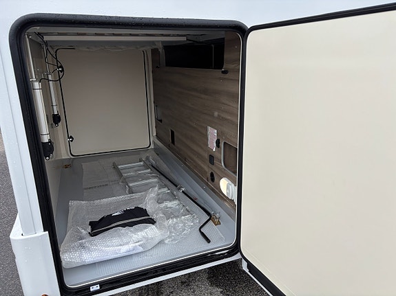 Roller Team Kronos 267 TL Queenbed - Taksäng - B-kort - Automat - 3500kg - Solcel 7 of 21