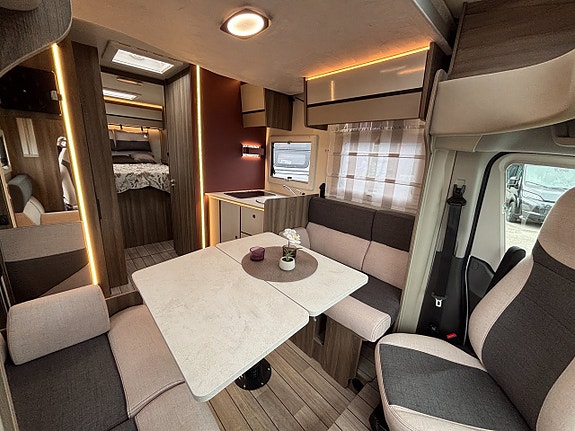 Roller Team Kronos 267 TL Queenbed - Taksäng - B-kort - Automat - 3500kg - Solcel 10 of 21