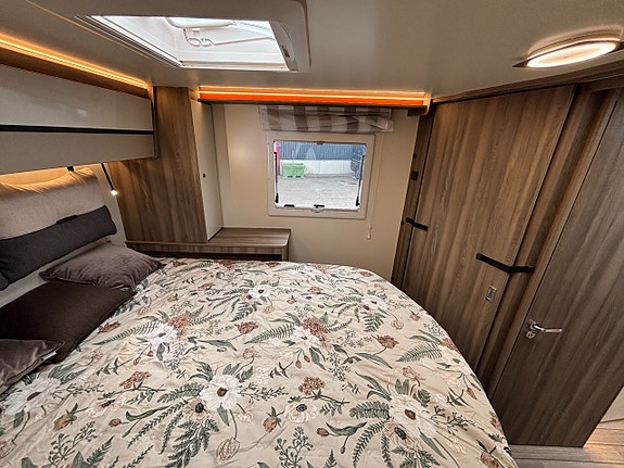 Roller Team Kronos 267 TL Queenbed - Taksäng - B-kort - Automat - 3500kg - Solcel 16 of 21