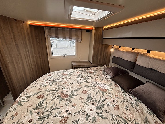 Roller Team Kronos 267 TL Queenbed - Taksäng - B-kort - Automat - 3500kg - Solcel 17 of 21