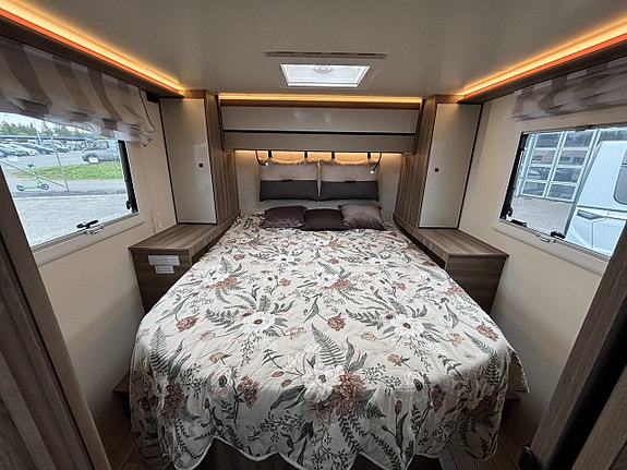 Roller Team Kronos 267 TL Queenbed - Taksäng - B-kort - Automat - 3500kg - Solcel 15 of 21