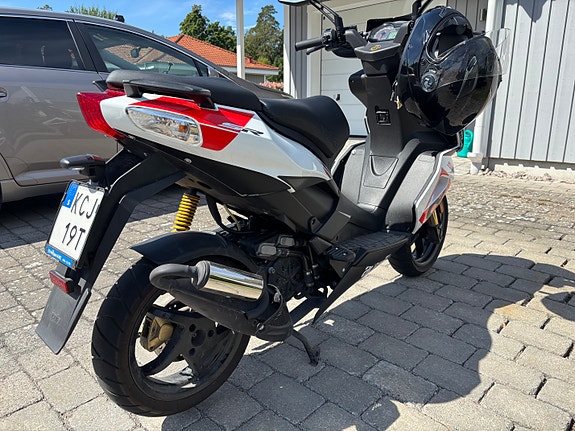 Aprilia SR50 2 of 5