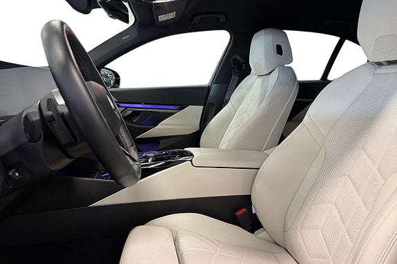 BMW i5 12 of 18