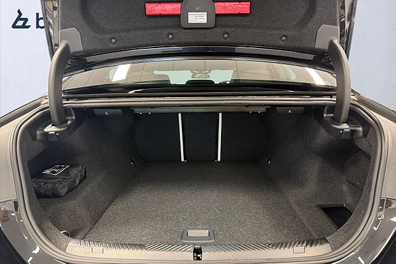BMW i5 10 of 18