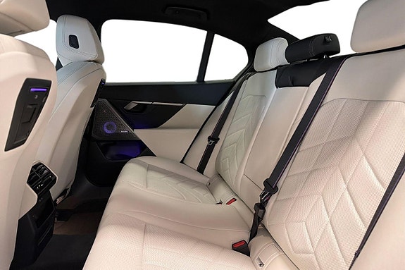 BMW i5 11 of 18