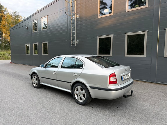 Skoda Octavia 2 of 16