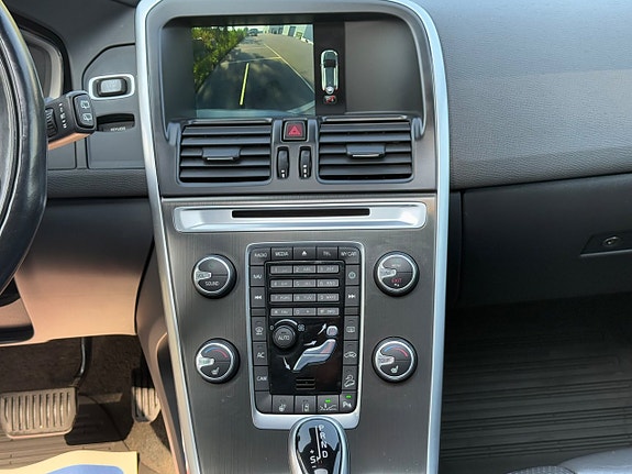 Volvo XC60 10 of 28